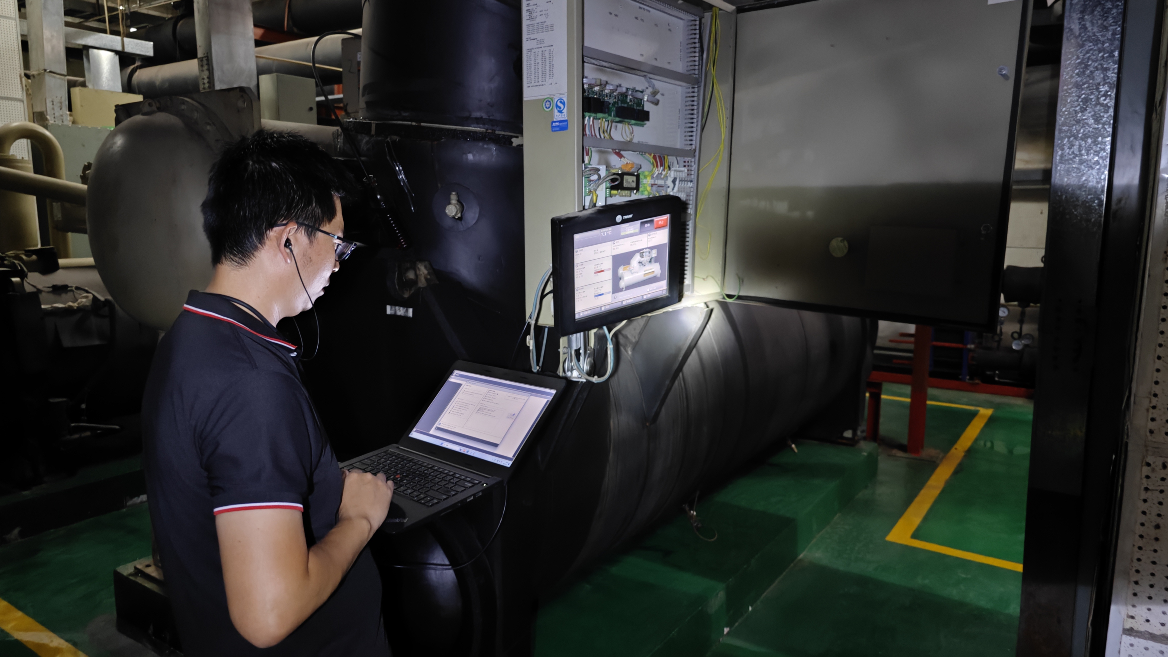 飞奕W系列【水机专用】智能控制器，赋能综合能源管理，助力国家“双碳”战略！